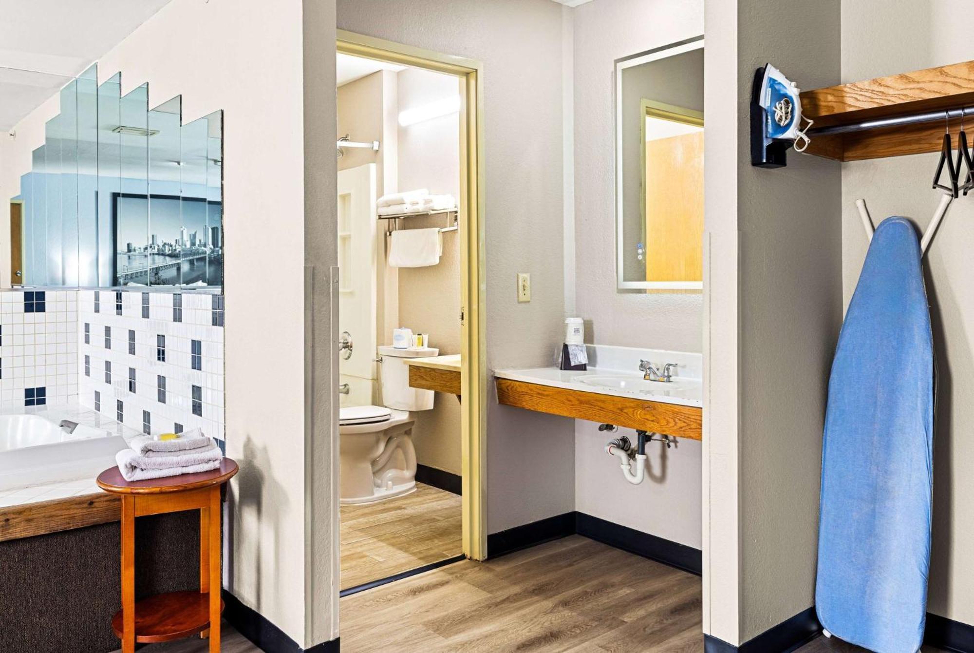 Super 8 By Wyndham Pittsburgh/Monroeville Εξωτερικό φωτογραφία